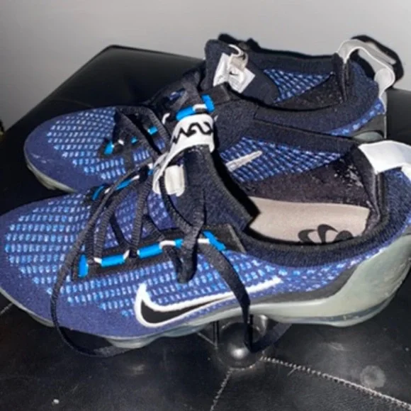 Nike Navy and Black Running Shoes 4.5Y - Picture 3 of 15